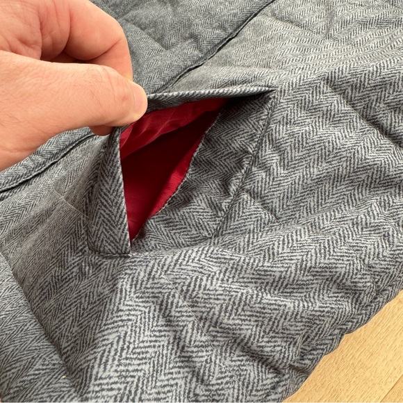Gray Herringbone Zip Up Puffer Vest With Red Inner Lining 2 Exterior Pockets - Picture 9 of 12